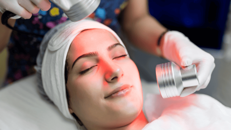 Red Light Therapy’s Effect On Serums and Moisturizers? Maximize your routine